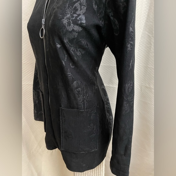 Malavé jacket floral embossed . Matching pants sold separately.  M - Picture 2 of 6